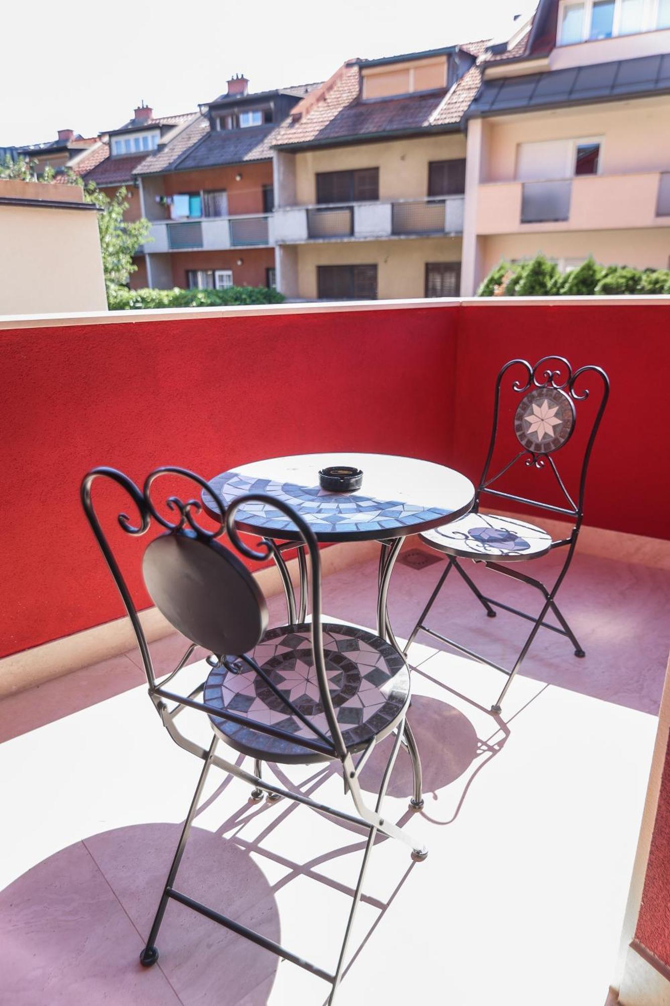 Apart Hotel Asteria Ljubljana Bagian luar foto